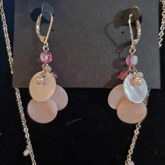 Cookie Lee Women's Three-Piece Genuine Shell Jewelry Set NWT - Picture 5 of 8